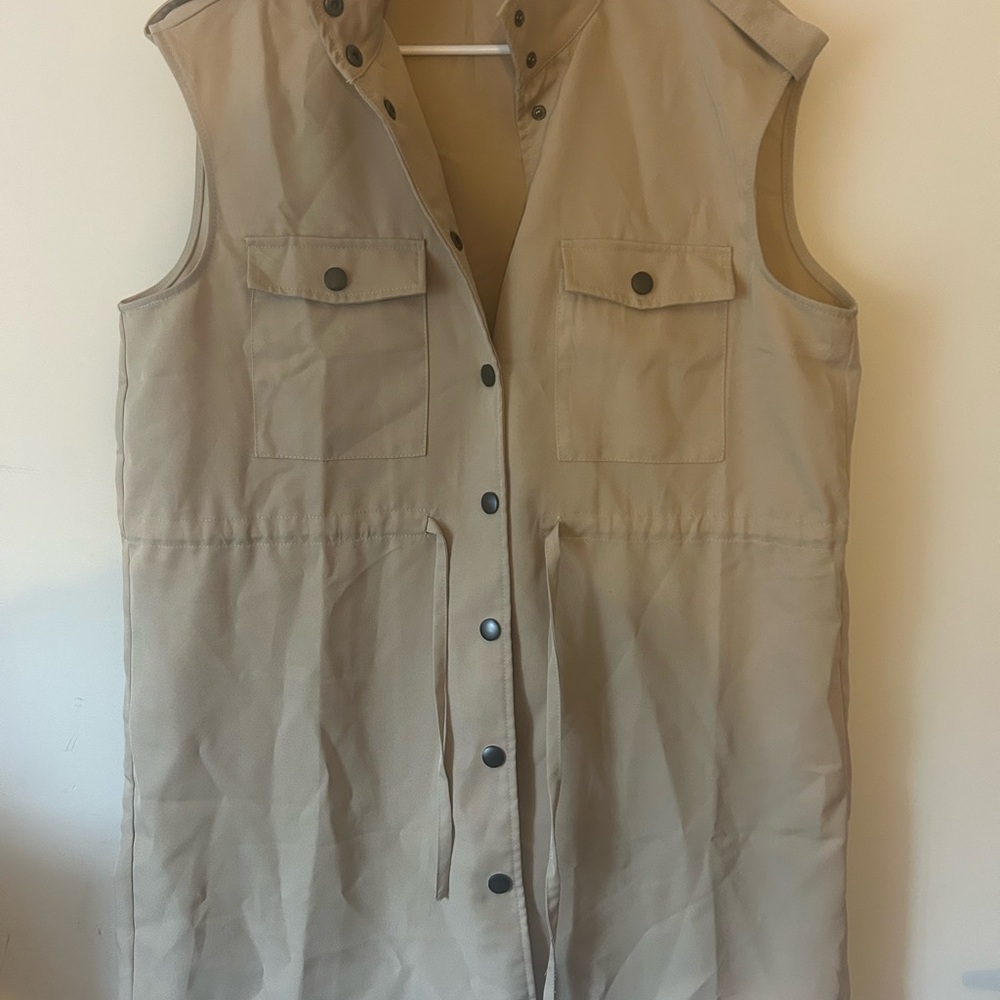 SHEIN Beige Sleeveless Vest